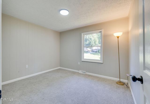 301 Larkspur Drive, Kingsport, TN 37660