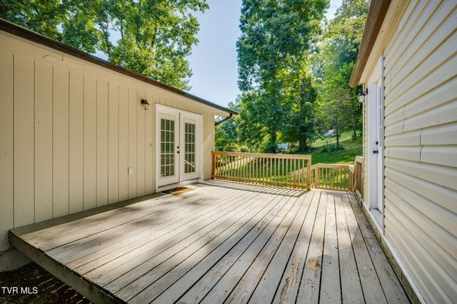301 Larkspur Drive, Kingsport, TN 37660