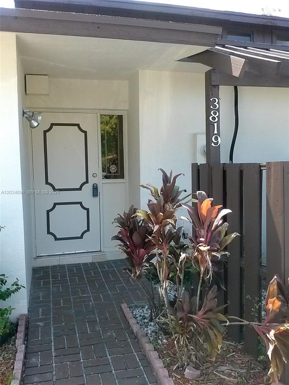 3819 SW 69th Avenue 14L, Miramar, FL 33023