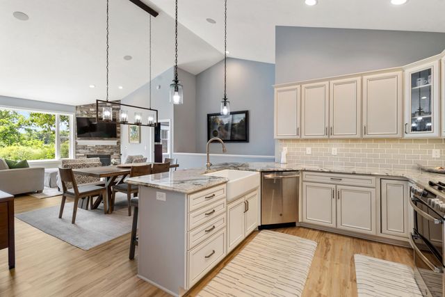 2213 Hunters Pond, Kalamazoo, MI 49048