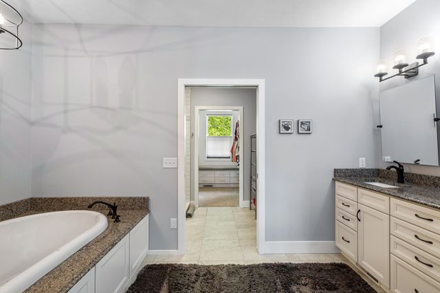 2213 Hunters Pond, Kalamazoo, MI 49048