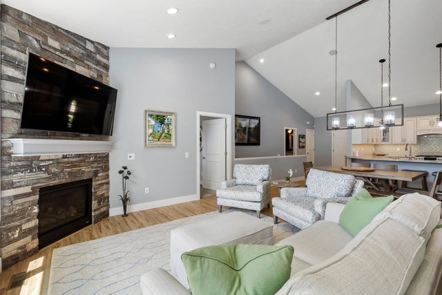 2213 Hunters Pond, Kalamazoo, MI 49048