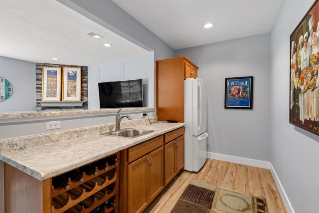 2213 Hunters Pond, Kalamazoo, MI 49048