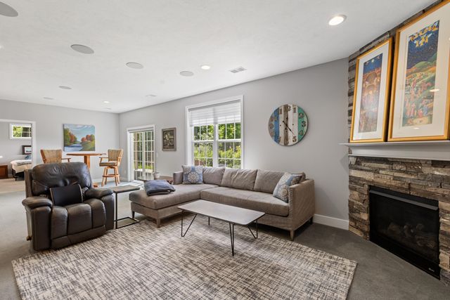 2213 Hunters Pond, Kalamazoo, MI 49048