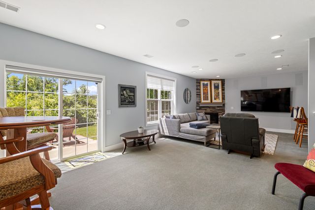 2213 Hunters Pond, Kalamazoo, MI 49048