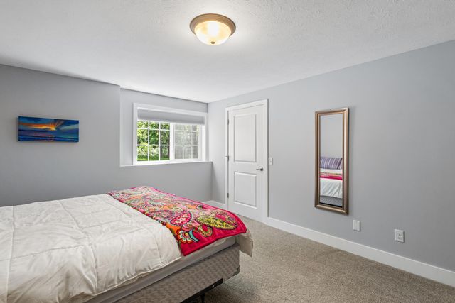 2213 Hunters Pond, Kalamazoo, MI 49048