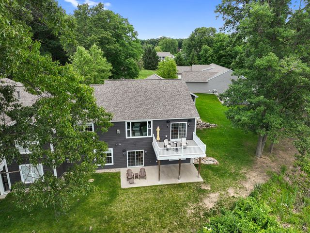 2213 Hunters Pond, Kalamazoo, MI 49048