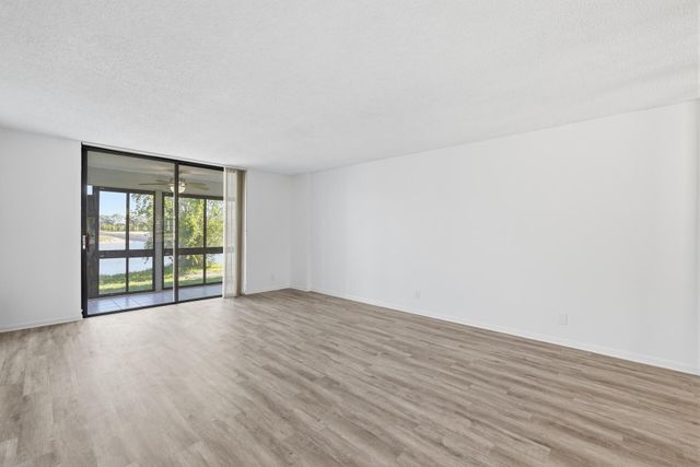 4725 E Lucerne Lakes Blvd Boulevard E 114, Lake Worth, FL 33467