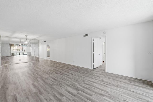 4725 E Lucerne Lakes Blvd Boulevard E 114, Lake Worth, FL 33467