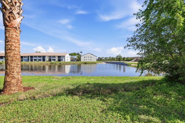 4725 E Lucerne Lakes Blvd Boulevard E 114, Lake Worth, FL 33467