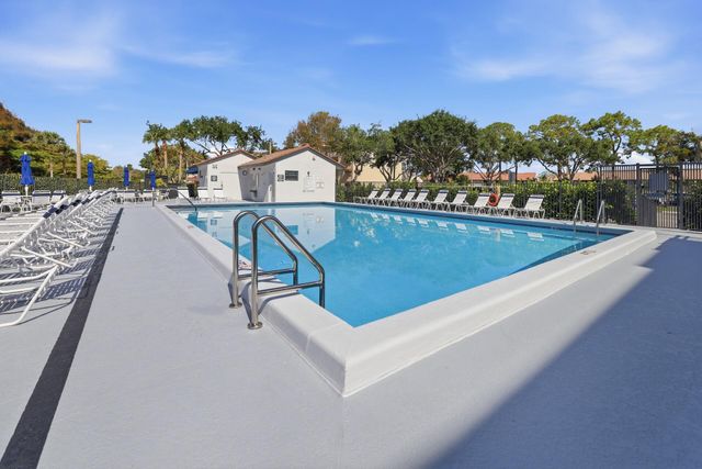 4725 E Lucerne Lakes Blvd Boulevard E 114, Lake Worth, FL 33467