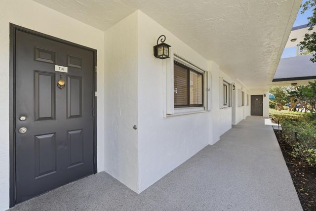 4725 E Lucerne Lakes Blvd Boulevard E 114, Lake Worth, FL 33467