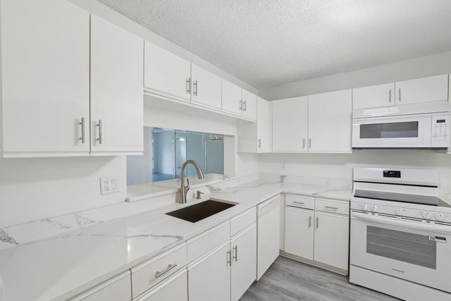 4725 E Lucerne Lakes Blvd Boulevard E 114, Lake Worth, FL 33467