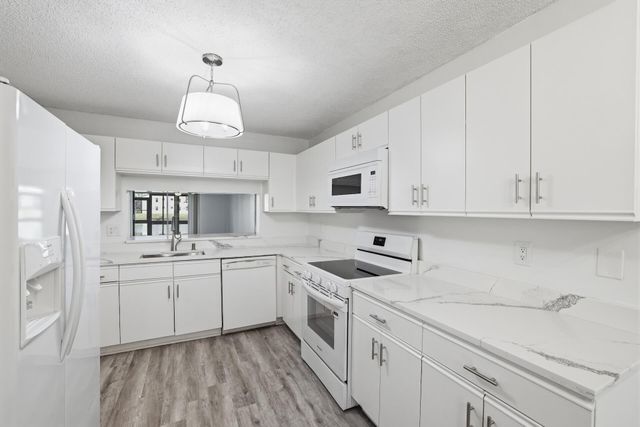 4725 E Lucerne Lakes Blvd Boulevard E 114, Lake Worth, FL 33467