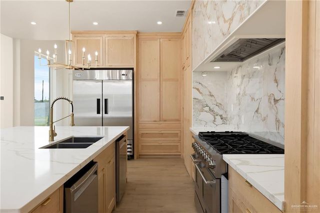 1215 E Chelsea Drive, Palmhurst, TX 78573