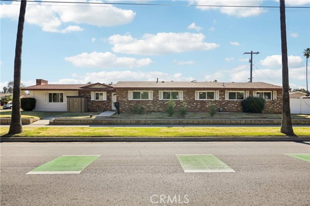 975 Brookside Avenue, Redlands, CA 92373