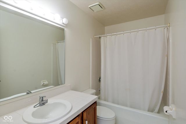 2203 Oak Run Place, Indianapolis, IN 46260