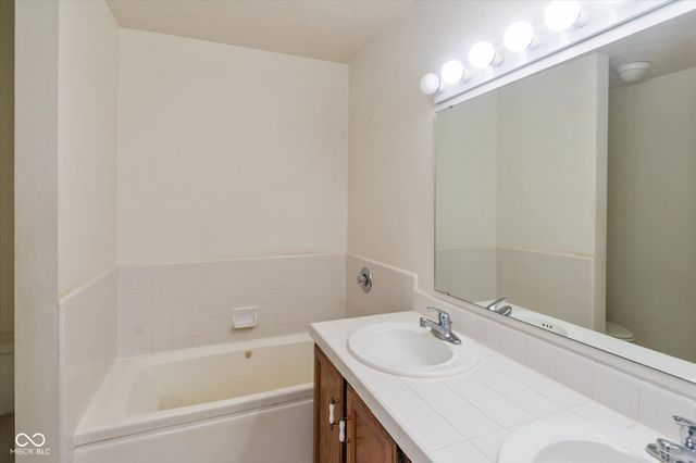 2203 Oak Run Place, Indianapolis, IN 46260