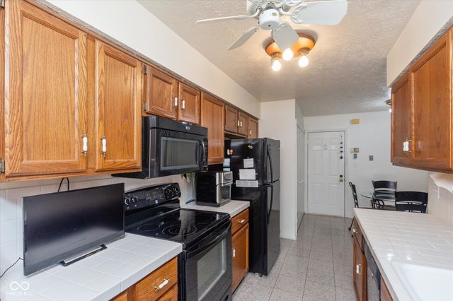 2203 Oak Run Place, Indianapolis, IN 46260