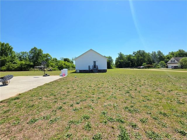 550 Thomas Drive, Raeford, NC 28376