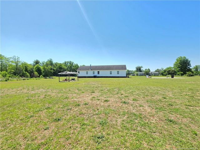 550 Thomas Drive, Raeford, NC 28376