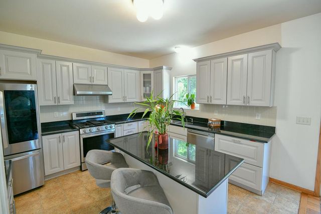 6112 115th AVENUE, Kenosha, WI 53142