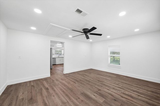 312 Steddum Drive, League City, TX 77573