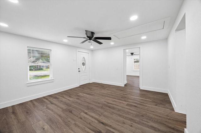 312 Steddum Drive, League City, TX 77573
