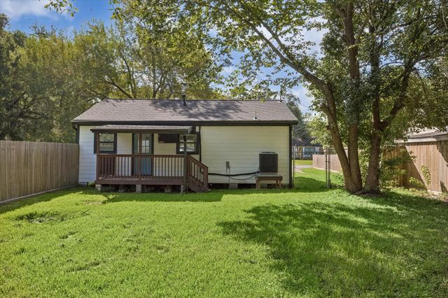 312 Steddum Drive, League City, TX 77573