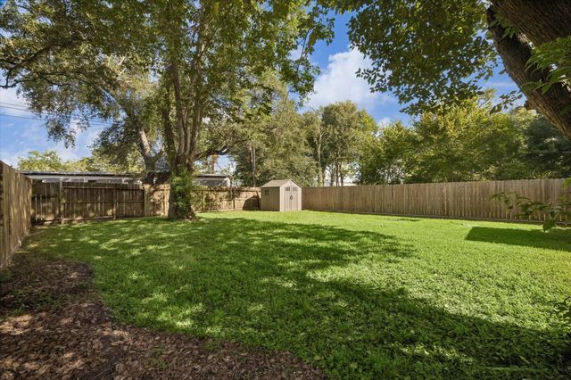 312 Steddum Drive, League City, TX 77573