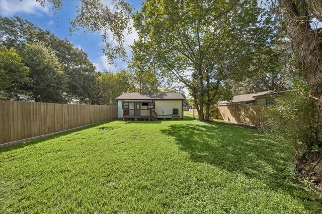 312 Steddum Drive, League City, TX 77573