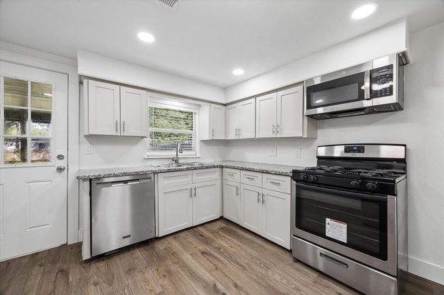 312 Steddum Drive, League City, TX 77573