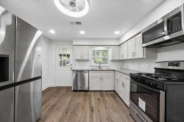 312 Steddum Drive, League City, TX 77573