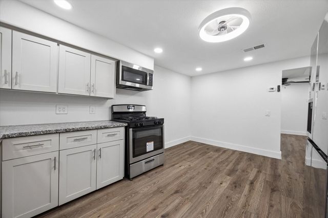312 Steddum Drive, League City, TX 77573