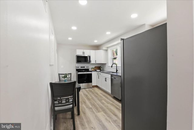 900 ORANGE ST, Harrisburg, PA 17113