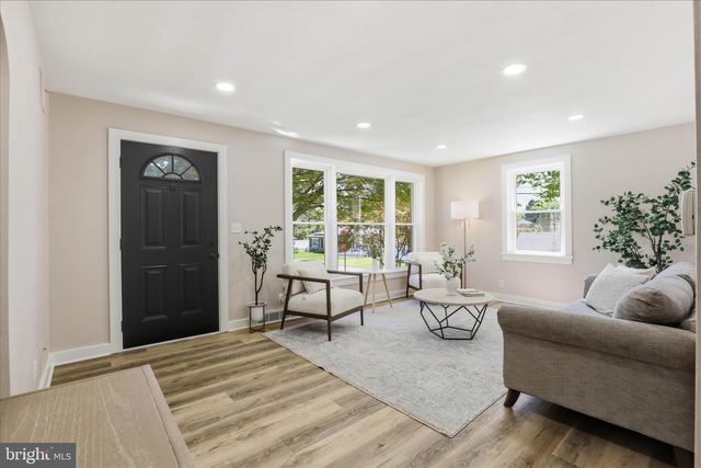 900 ORANGE ST, Harrisburg, PA 17113