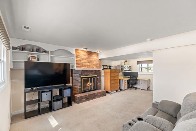 1102 31st Street, Perry, IA 50220