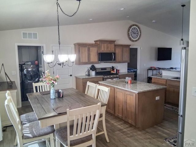 1183 Desert Cove Dr, Pueblo West, CO 81007