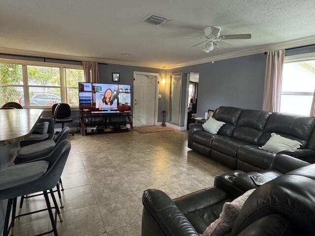5636 NE 5th Avenue, Oakland Park, FL 33334
