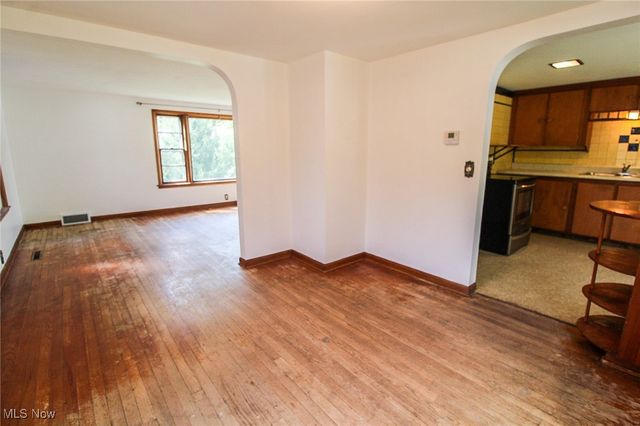 590 Ruth Avenue, Leavittsburg, OH 44430