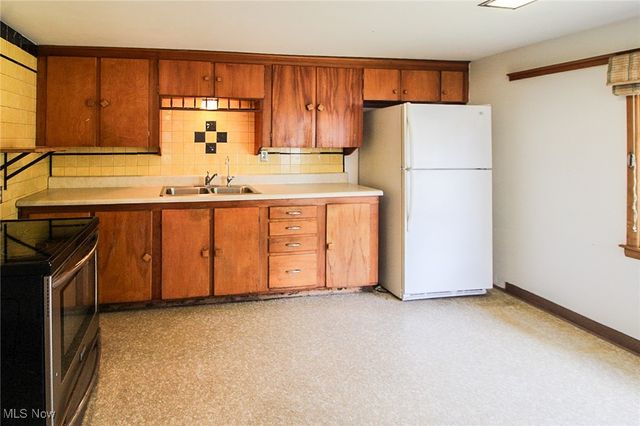 590 Ruth Avenue, Leavittsburg, OH 44430