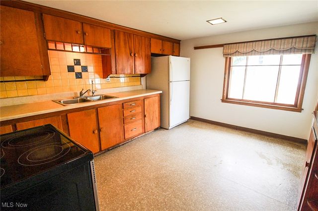 590 Ruth Avenue, Leavittsburg, OH 44430