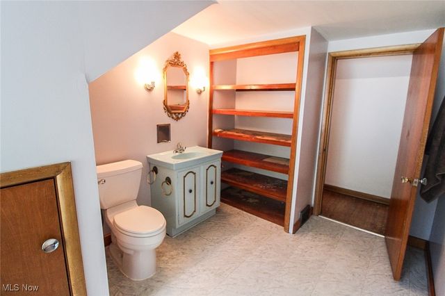 590 Ruth Avenue, Leavittsburg, OH 44430