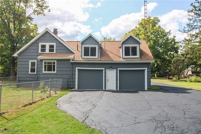 590 Ruth Avenue, Leavittsburg, OH 44430