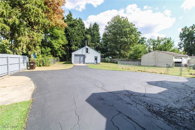 590 Ruth Avenue, Leavittsburg, OH 44430