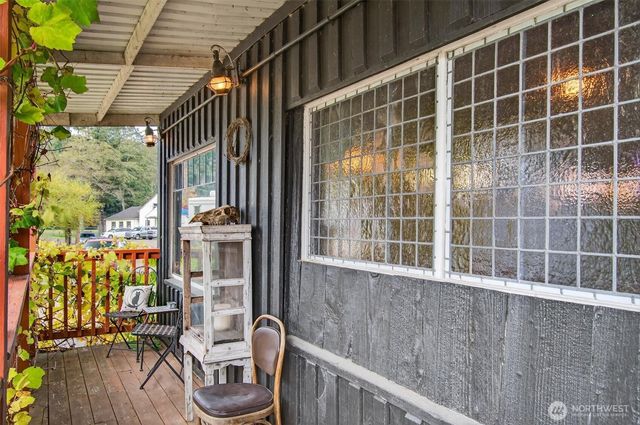 8 Fairgrounds Road, Skamokawa, WA 98647