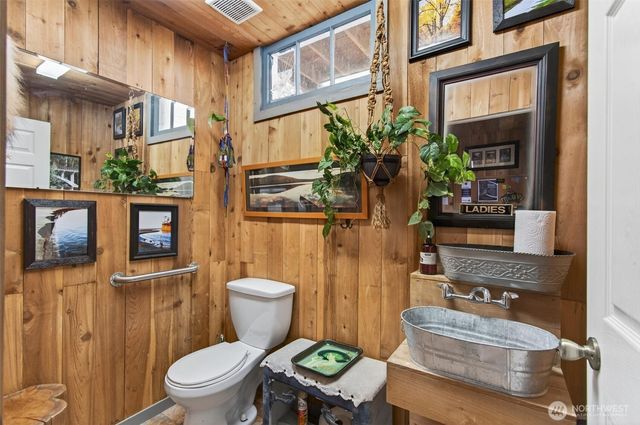 8 Fairgrounds Road, Skamokawa, WA 98647