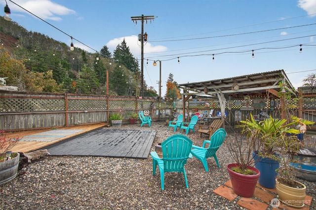 8 Fairgrounds Road, Skamokawa, WA 98647
