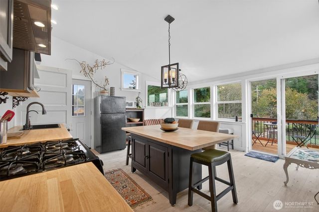 8 Fairgrounds Road, Skamokawa, WA 98647
