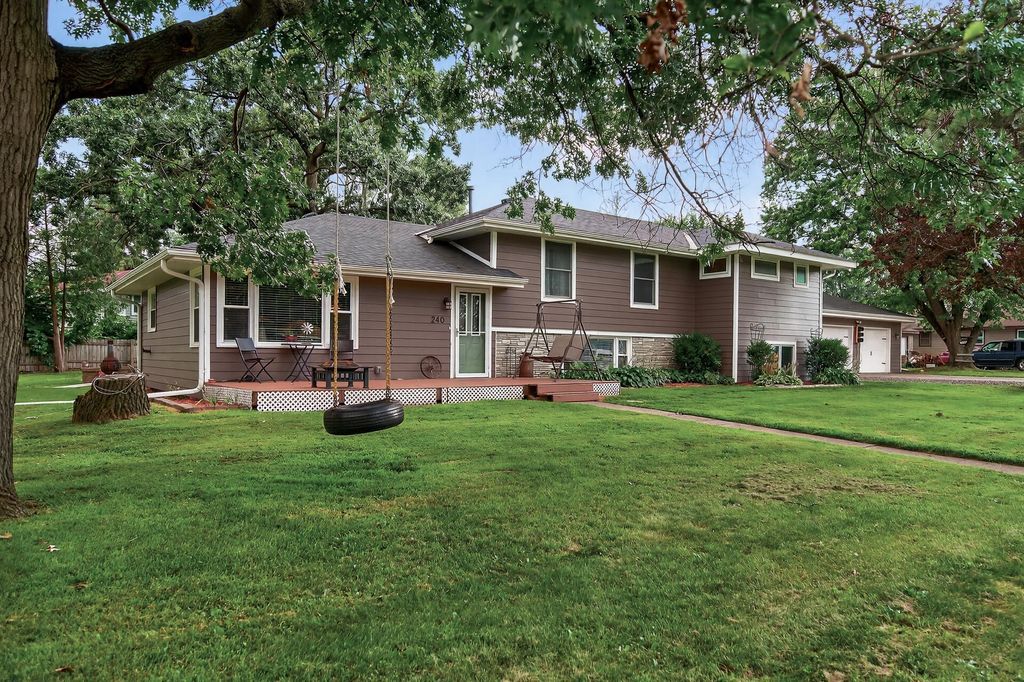 240 92nd Avenue NE, Blaine, MN 55434